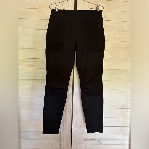 Women’s Carhartt Black Pants size M (8-10) - Picture 3 of 6
